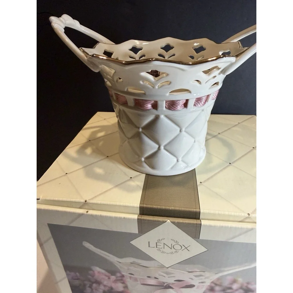 Lenox Tied With Love Bethany Basket 24K Gold Pink Ribbon Original Box